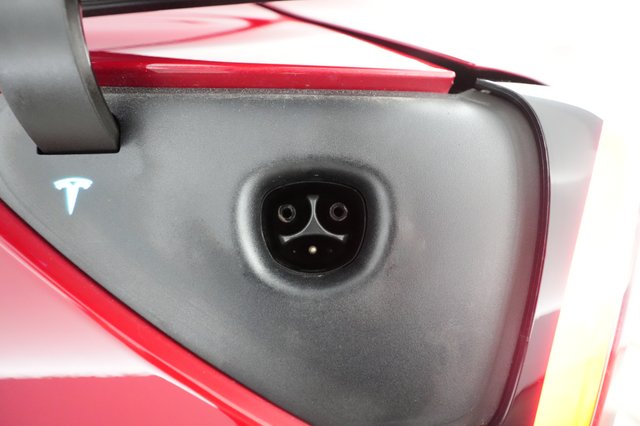 2018 Tesla Model 3 — photo 22 of 42