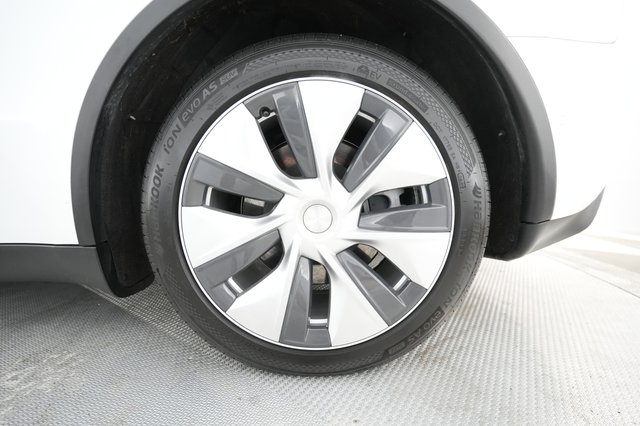 2021 Tesla Model Y — photo 16 of 22