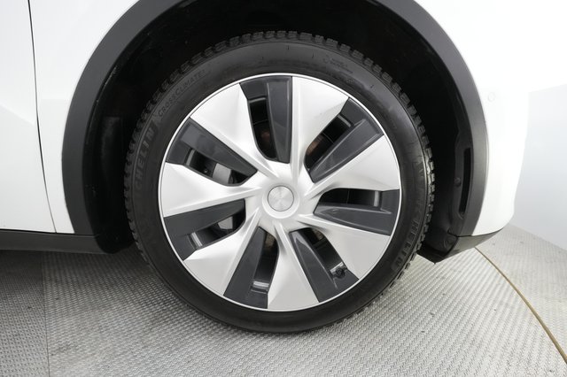 2021 Tesla Model Y — photo 13 of 25