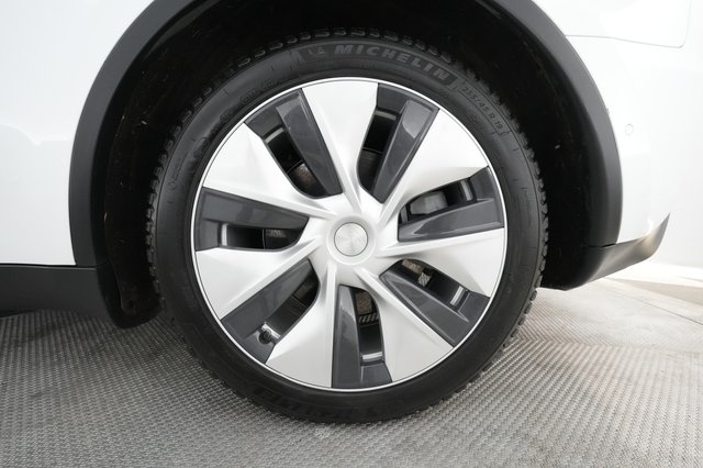 2021 Tesla Model Y — photo 12 of 25