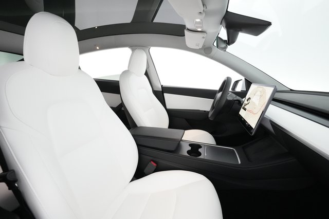 2021 Tesla Model Y — photo 2 of 25