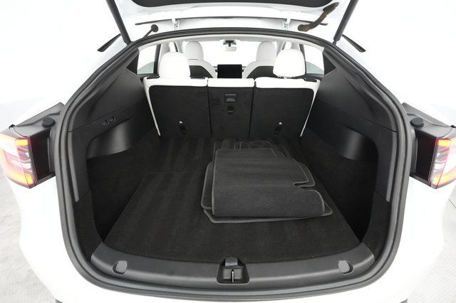 2021 Tesla Model Y — photo 21 of 25
