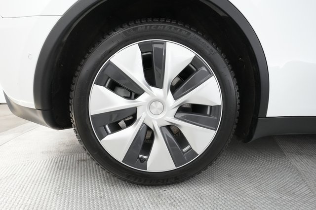 2021 Tesla Model Y — photo 14 of 25