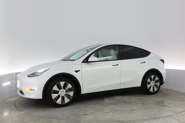 2021 Tesla Model Y — photo 10 of 25