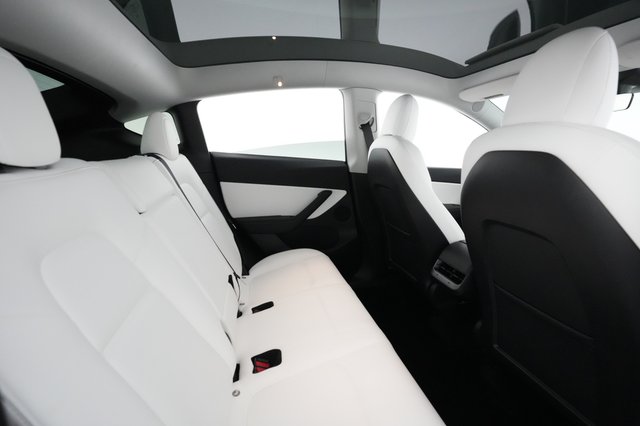2021 Tesla Model Y — photo 17 of 25