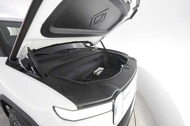 2022 Rivian R1T — photo 21 of 23