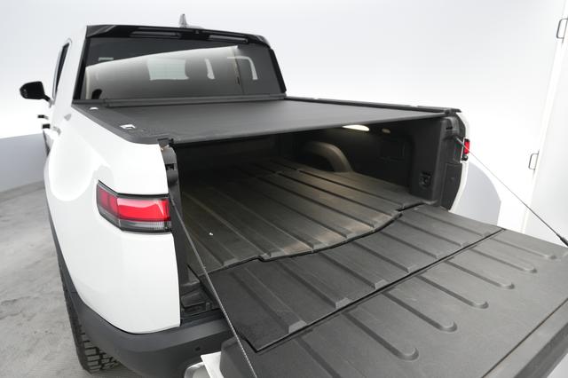 2022 Rivian R1T — photo 6 of 23