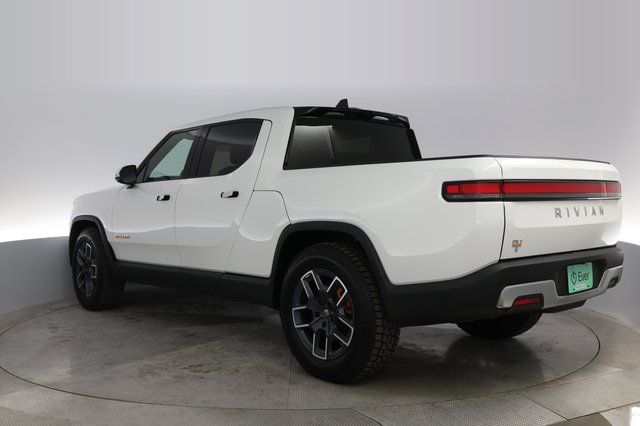 2022 Rivian R1T — photo 9 of 23