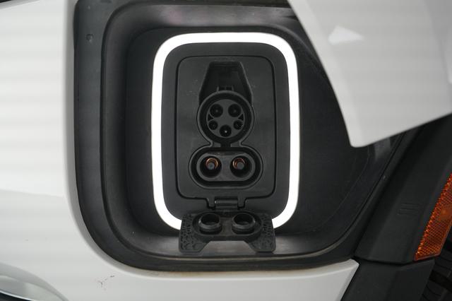 2022 Rivian R1T — photo 8 of 23