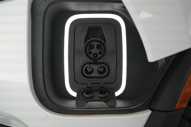 2022 Rivian R1T — photo 8 of 23