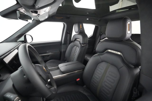 2022 Rivian R1T — photo 3 of 23