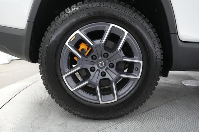 2022 Rivian R1T — photo 7 of 23