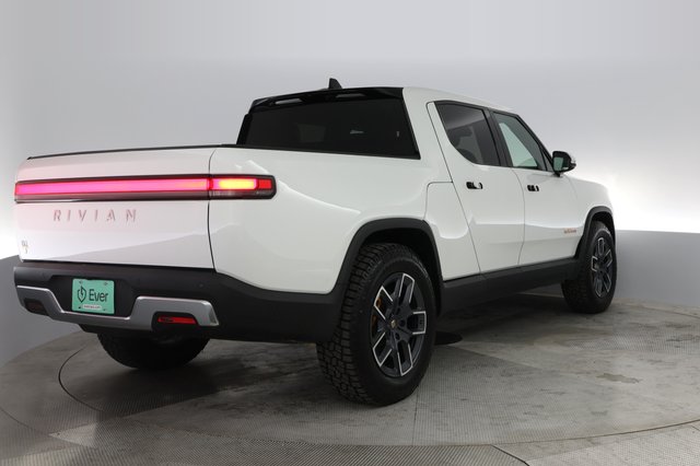 2022 Rivian R1T — photo 2 of 23