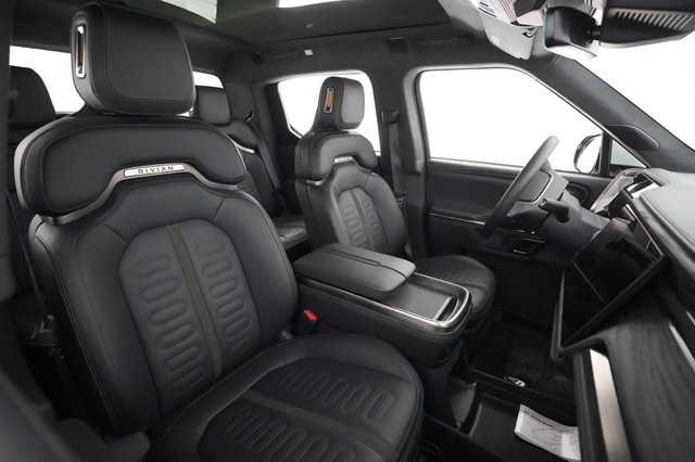 2022 Rivian R1T — photo 18 of 23