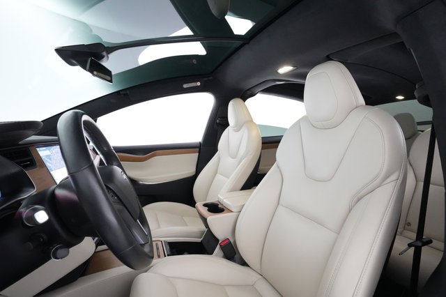 2020 Tesla Model X — photo 15 of 46