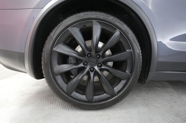 2020 Tesla Model X — photo 14 of 46