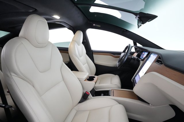 2020 Tesla Model X — photo 17 of 46