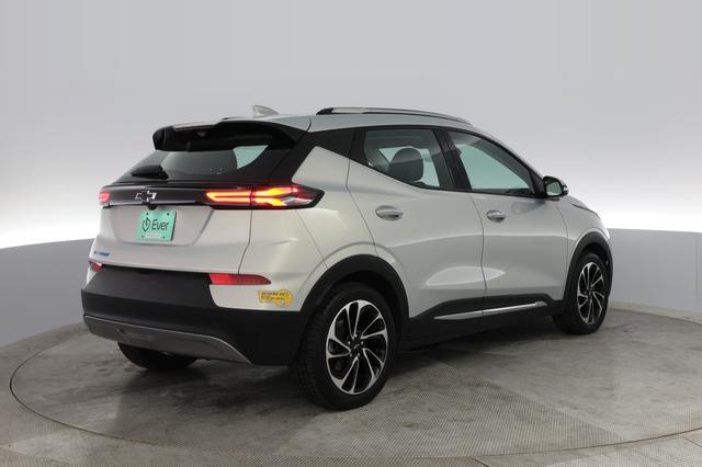 2022 Chevrolet Bolt EUV — photo 2 of 21