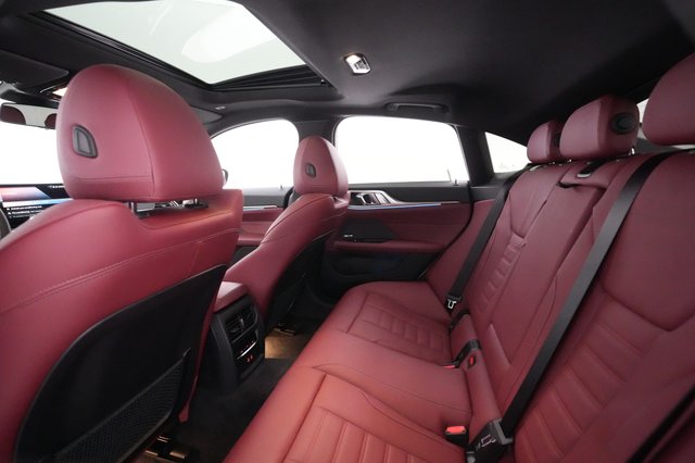 2022 BMW i4 — photo 16 of 61