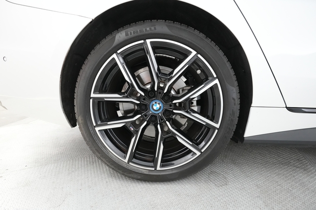 2022 BMW i4