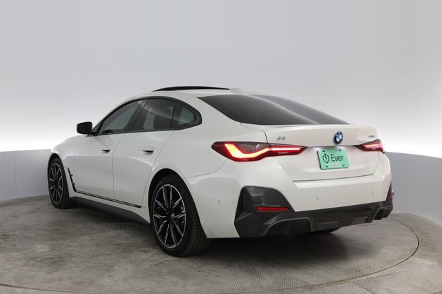 2022 BMW i4 — photo 9 of 61