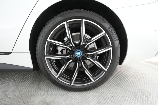2022 BMW i4