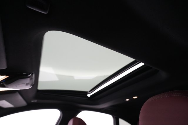 2022 BMW i4 — photo 18 of 61