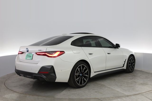 2022 BMW i4 — photo 2 of 61