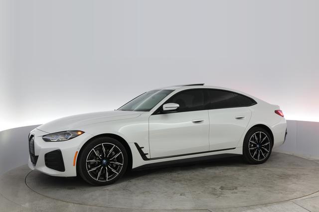 2022 BMW i4 — photo 10 of 61