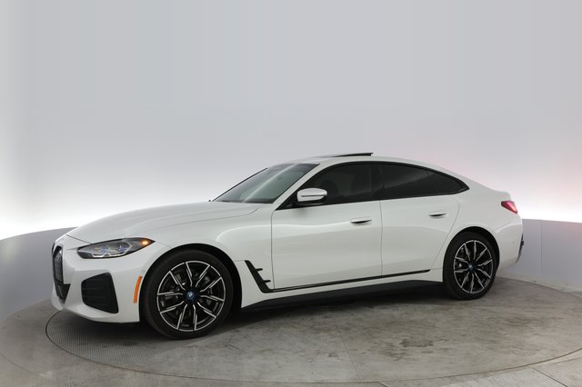 2022 BMW i4 — photo 10 of 61