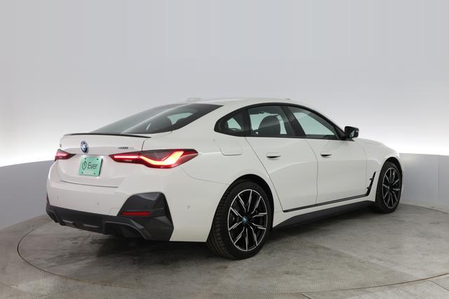 2024 BMW i4 — photo 3 of 24