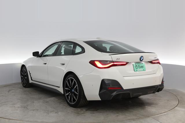 2024 BMW i4 — photo 9 of 24