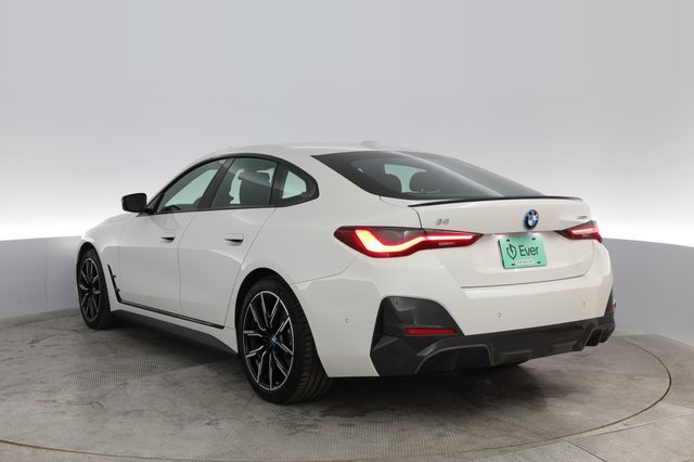 2024 BMW i4 — photo 9 of 24