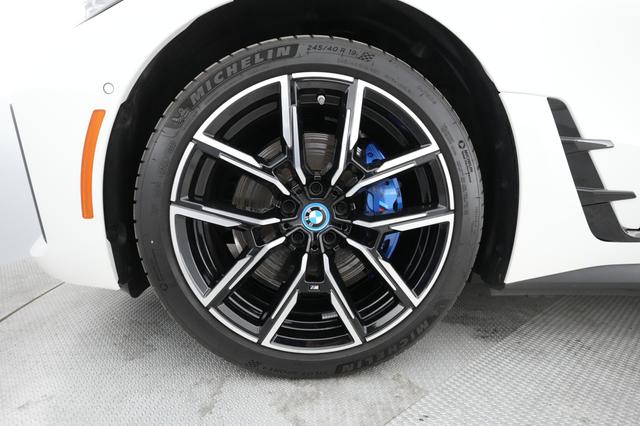 2024 BMW i4 — photo 7 of 24