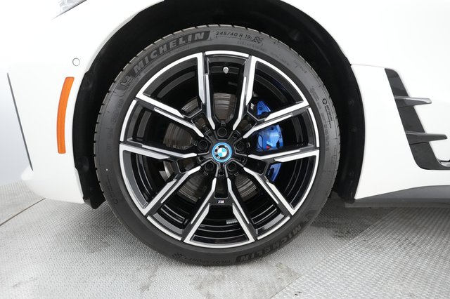 2024 BMW i4 — photo 7 of 24