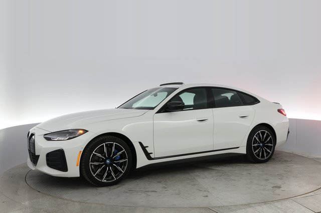 2024 BMW i4 — photo 10 of 24