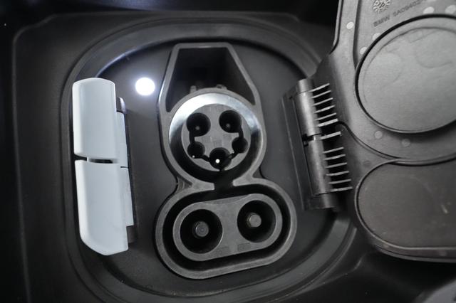 2024 BMW i4 — photo 8 of 24