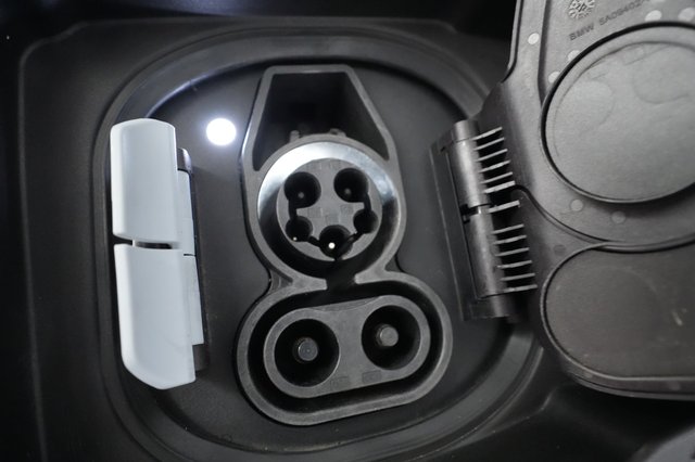 2024 BMW i4 — photo 8 of 24