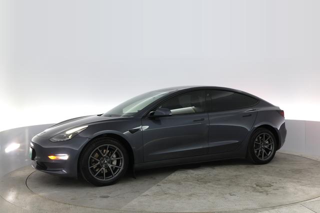 2022 Tesla Model 3 — photo 10 of 55