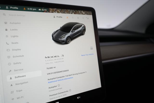 2022 Tesla Model 3 — photo 4 of 55
