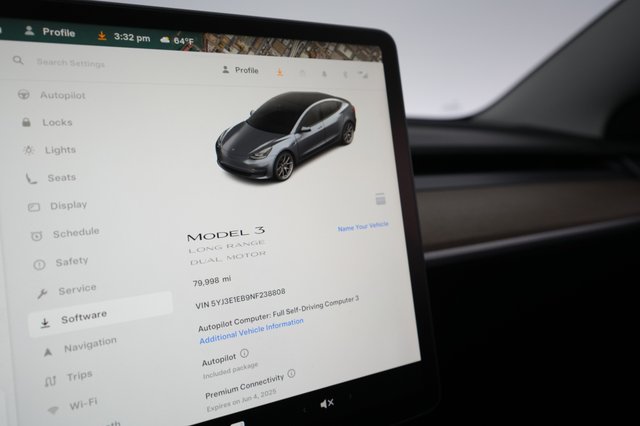 2022 Tesla Model 3 — photo 4 of 55