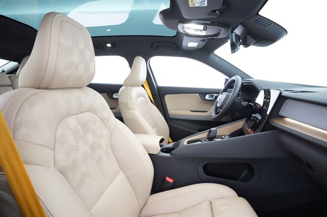 2022 Polestar 2 — photo 17 of 34