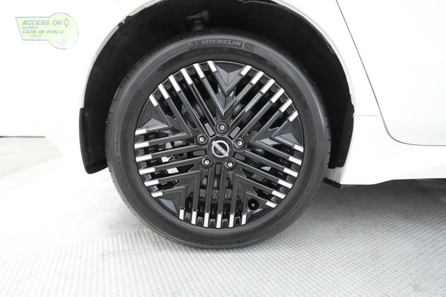 2024 Nissan LEAF — photo 14 of 22