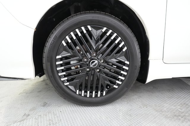 2024 Nissan LEAF — photo 11 of 22
