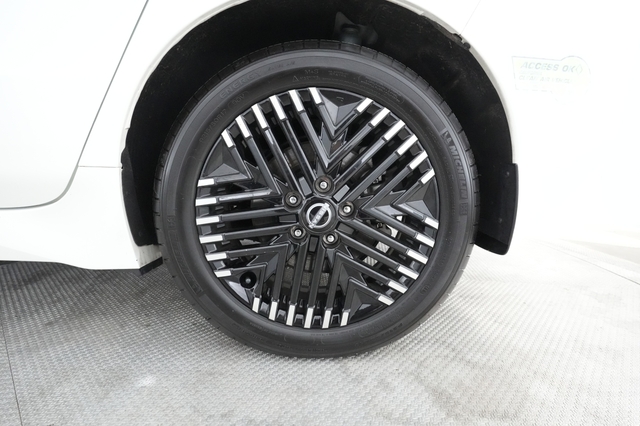 2024 Nissan LEAF