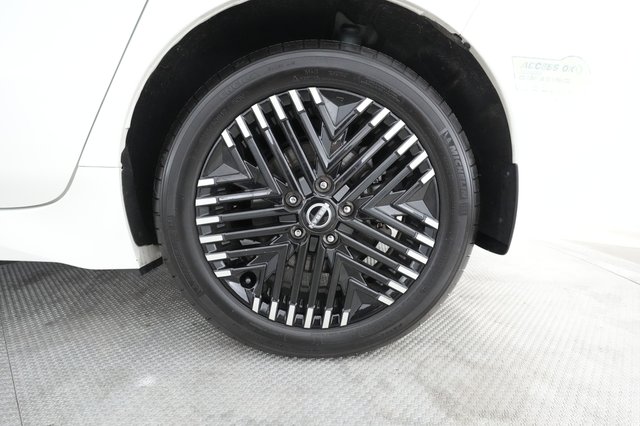 2024 Nissan LEAF — photo 12 of 22