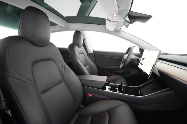 2019 Tesla Model 3 — photo 17 of 28