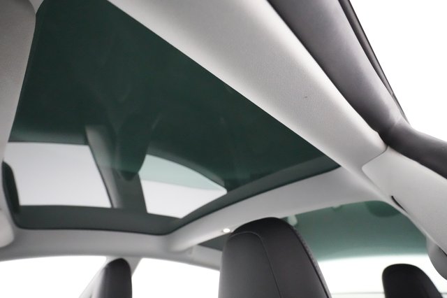 2019 Tesla Model 3 — photo 18 of 28