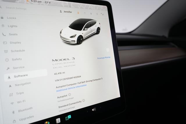 2019 Tesla Model 3 — photo 4 of 28
