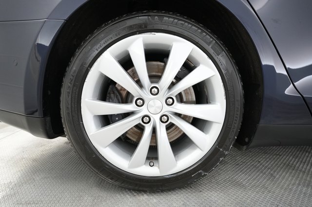 2015 Tesla Model S — photo 15 of 22